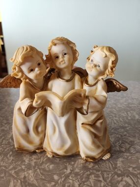 Source Unknown Cream and Gold Angel Carolers Trio Figurine